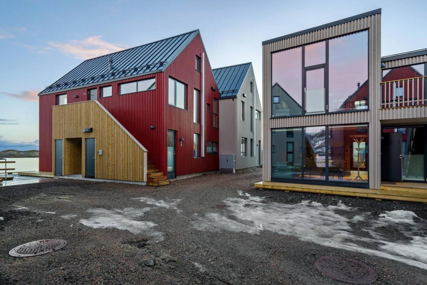 Rorbuleilighet I Idylliske Henningsvaer Bagian luar foto
