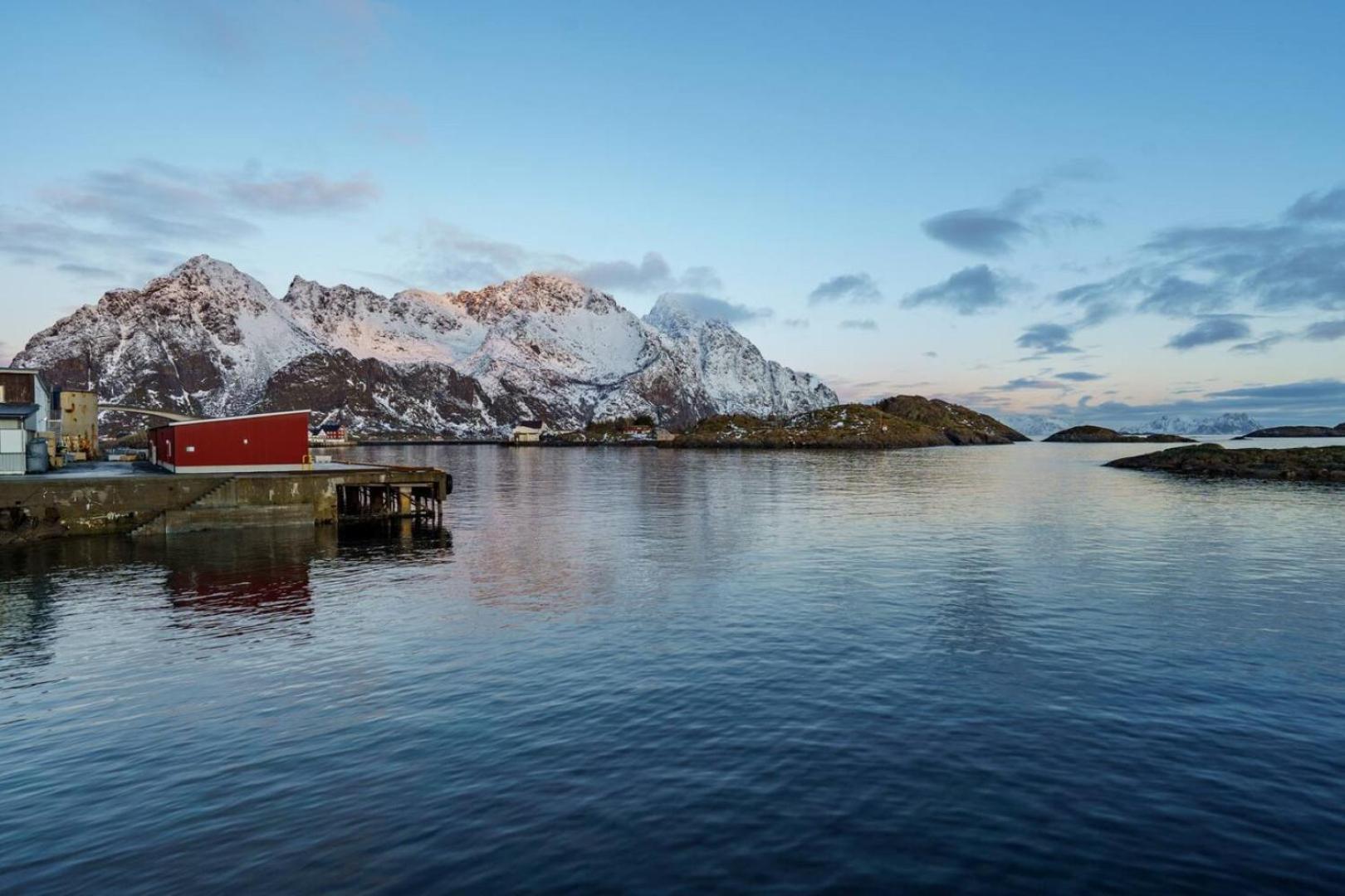 Rorbuleilighet I Idylliske Henningsvaer Bagian luar foto